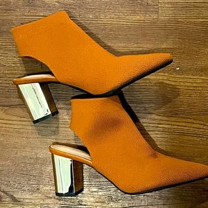 Fabric slingback gold heels